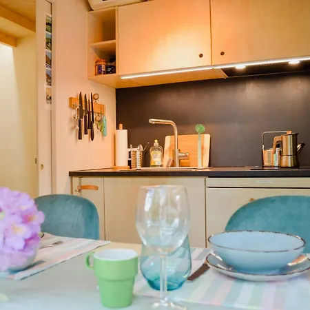 Tiny House By The And An Artist Collective 別荘