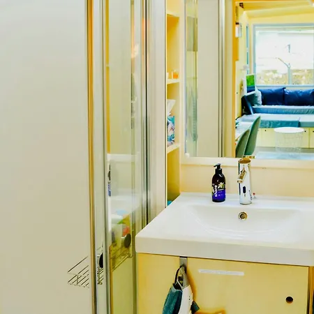 Tiny House By The And An Artist Collective Сasa de vacaciones Ottersberg